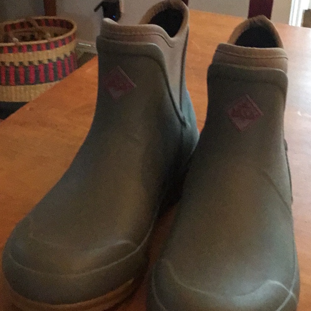 Muck Boot Company Green boots size 9 never worn women’s